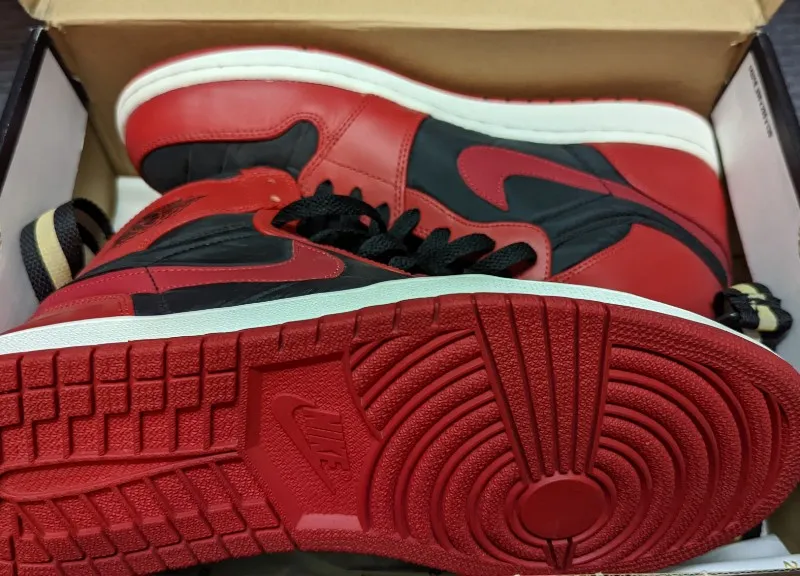 Air Jordan 1 High Strap sneakers in black and gym red