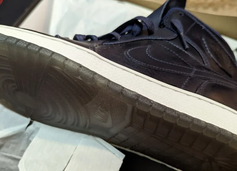 Air Jordan 1 Mid Nouveau sneakers in midnight navy and white