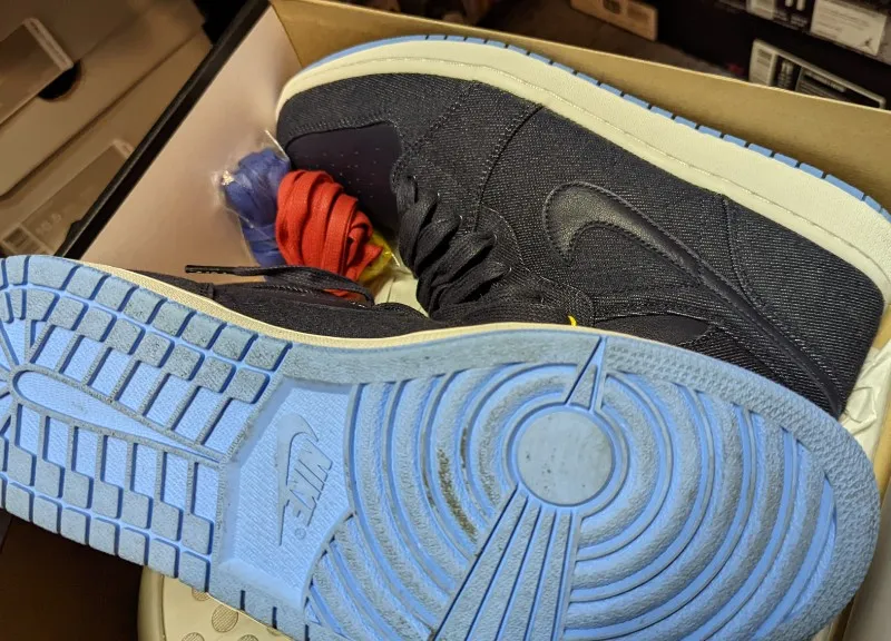 Air Jordan 1 Retro High Family Forever sneakers in obsidian denim with powder blue outsole