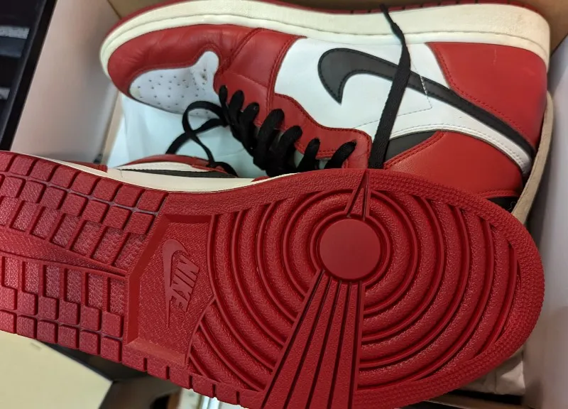 Air Jordan 1 Retro High OG Chicago 2015 sneakers in white, black, and varsity red
